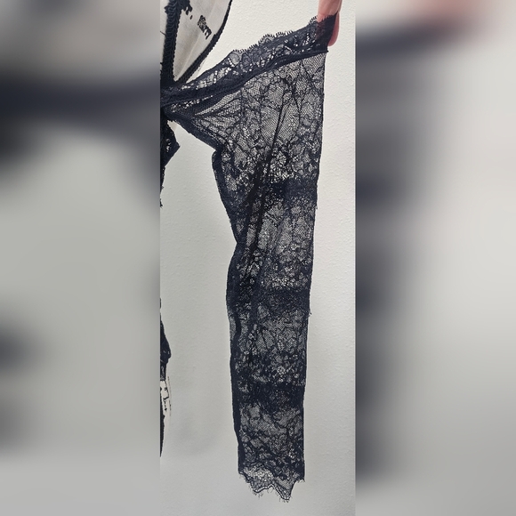 Guess Women's Black Lace Sheer Gothic Crop Top Long Sleeve Blouse Size Large - Picture 7 of 14